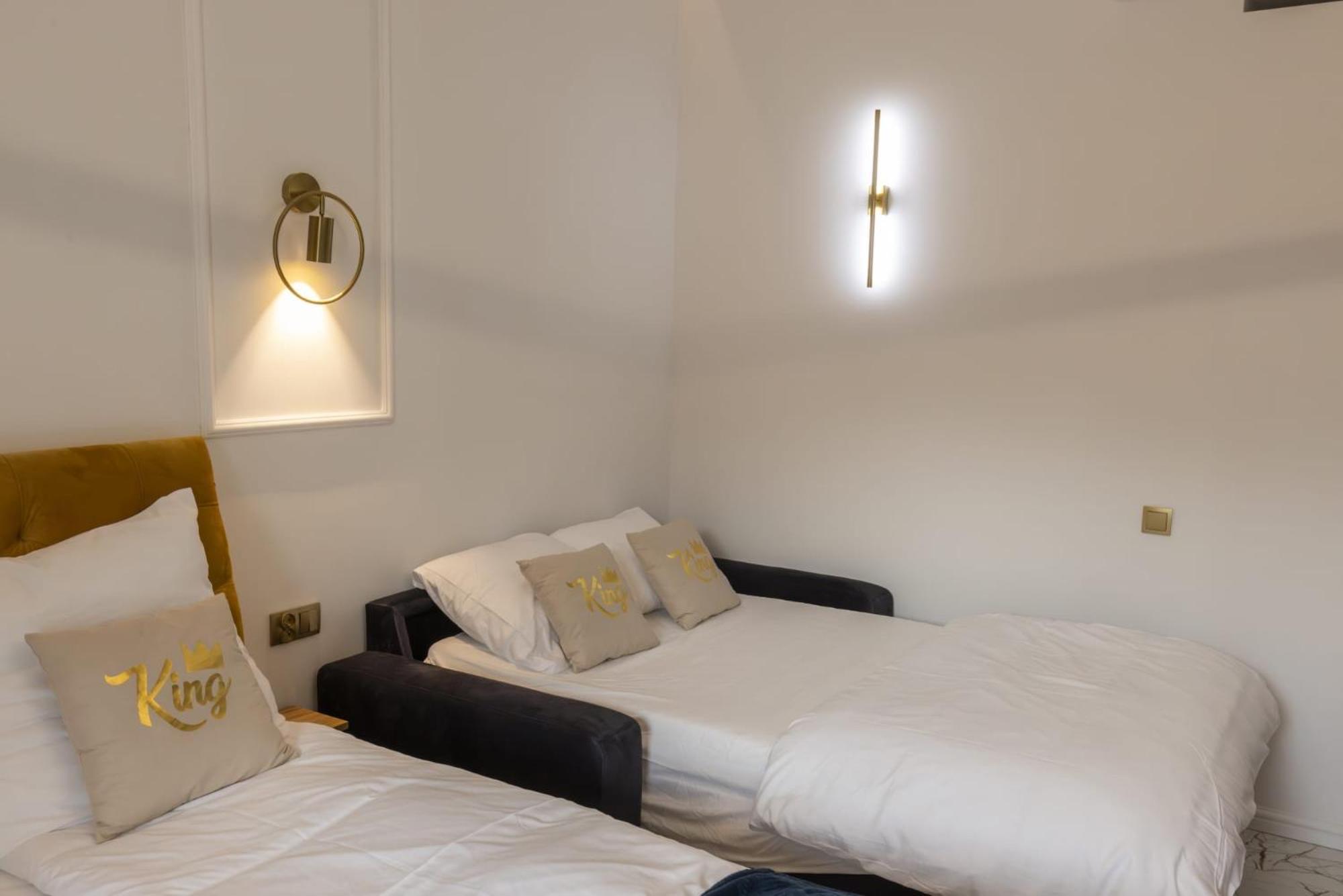 Hanza Tower White 24 & Jacussi & Pool Apartment