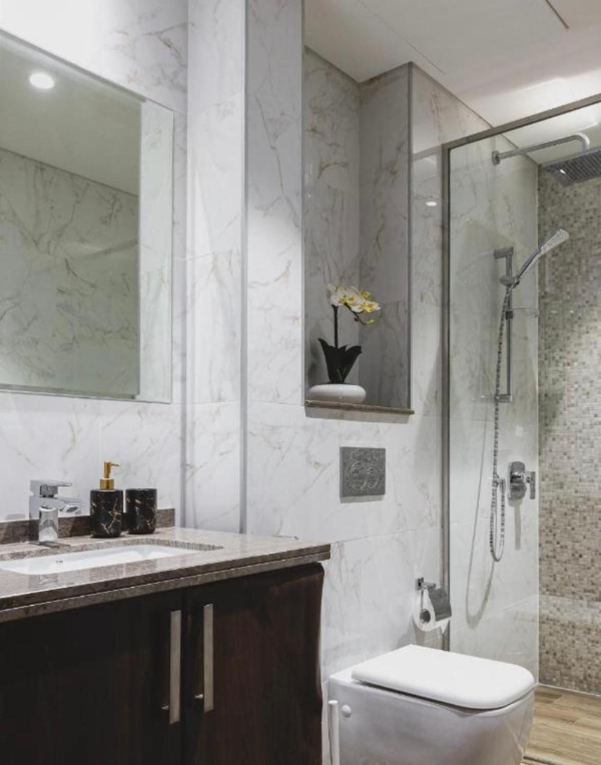 Hanza Tower White 24 & Jacussi & Pool *