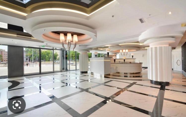 Hanza Tower White 24 & Jacussi & Pool Apartment